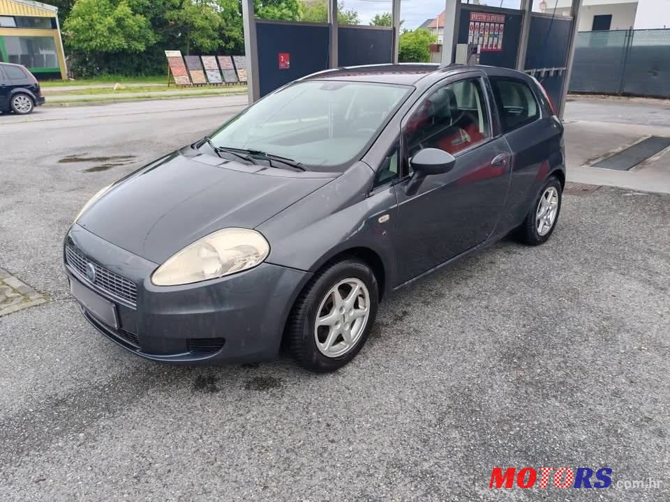 2009' Fiat Grande Punto photo #2