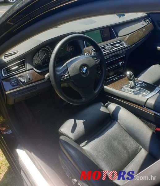 2013' BMW Serija 7 730D photo #6