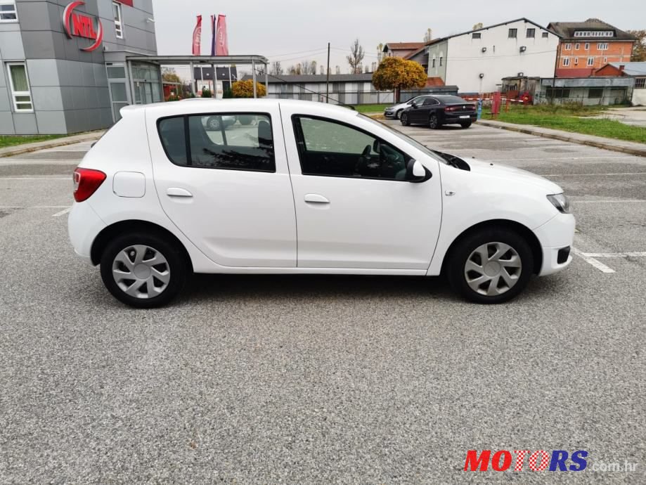 2014' Dacia Sandero photo #4