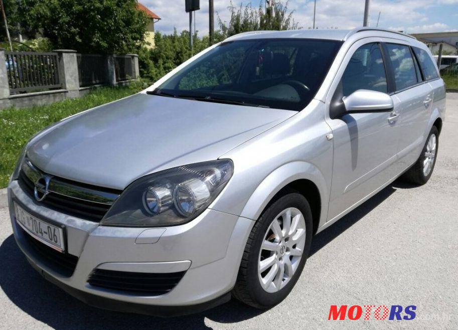 2005' Opel Astra Caravan photo #1