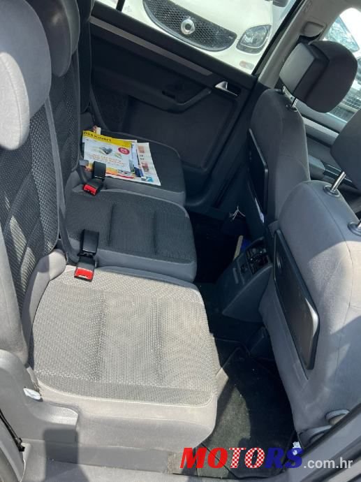 2012' Volkswagen Touran 2,0 Tdi photo #3