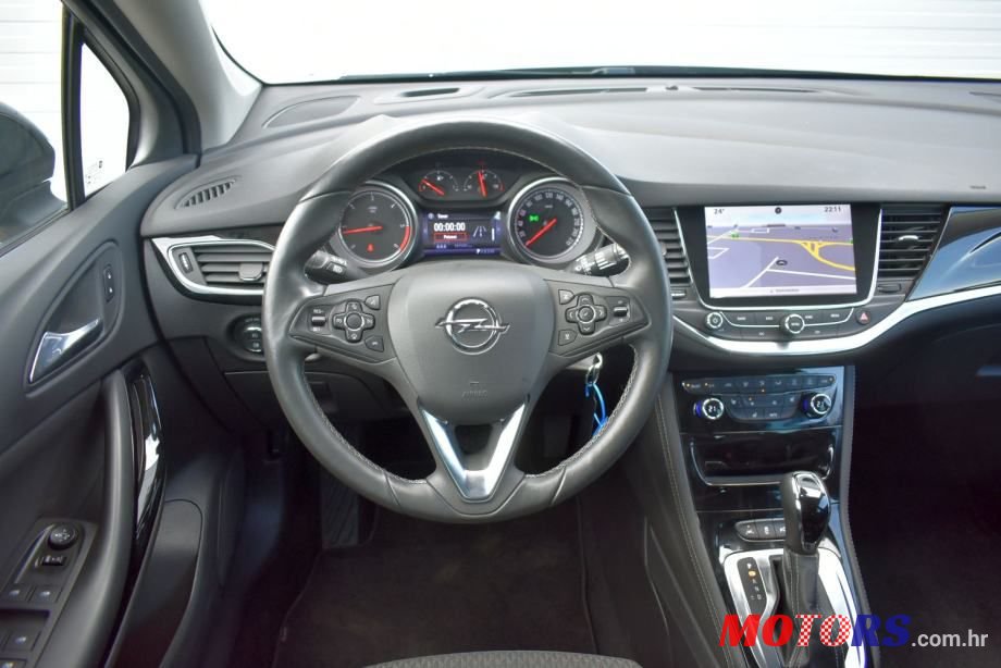 2017' Opel Astra Karavan photo #4