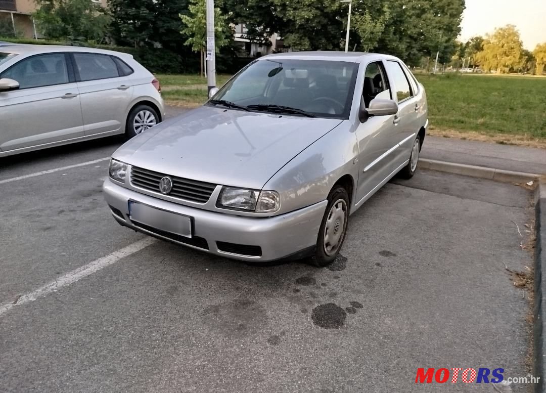2001' Volkswagen Polo photo #2