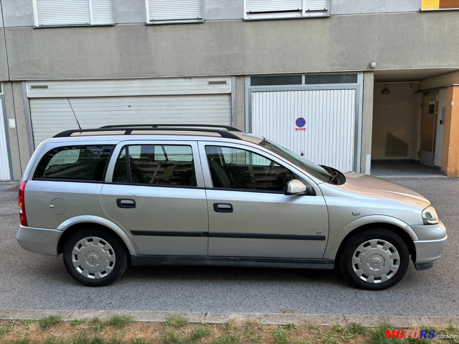2009' Opel Astra Karavan photo #6
