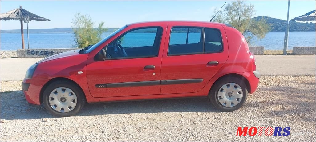 2002' Renault Clio 1,2 photo #2