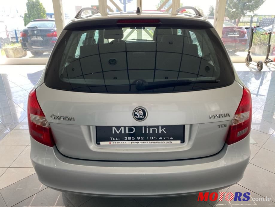 2013' Skoda Fabia Combi photo #5