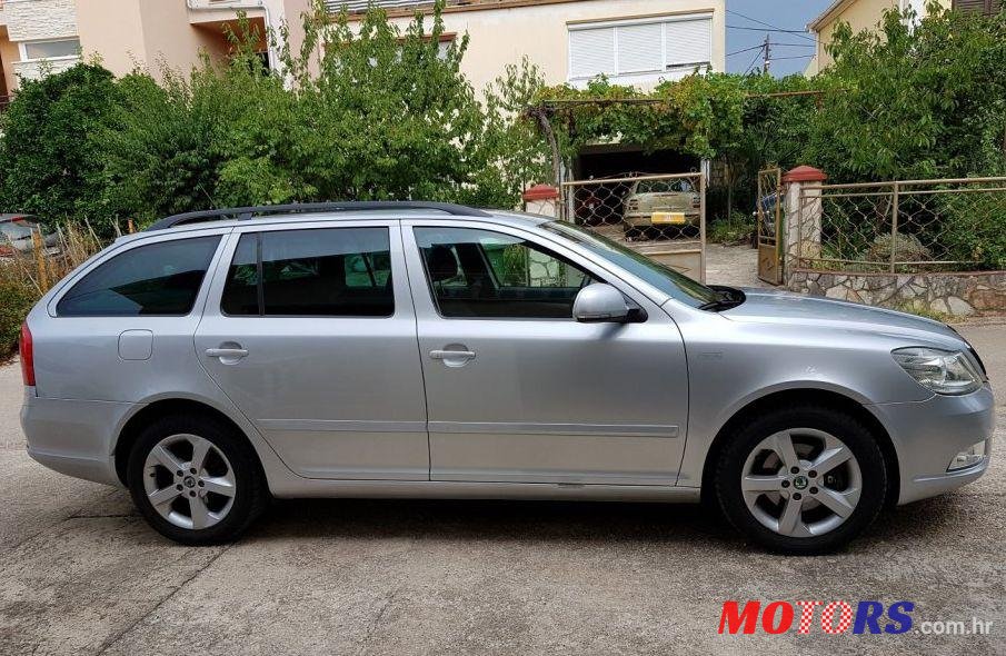 2012' Skoda Octavia Combi photo #1