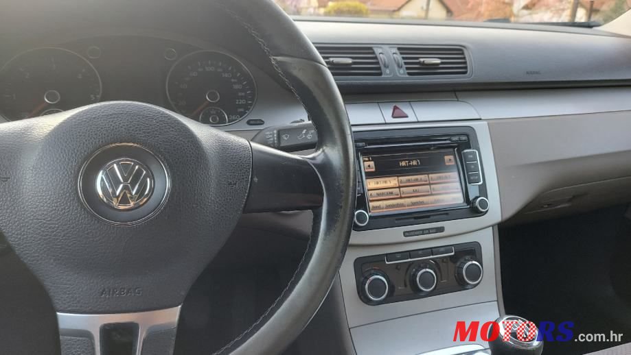 2010' Volkswagen Passat 2,0 Tdi photo #4