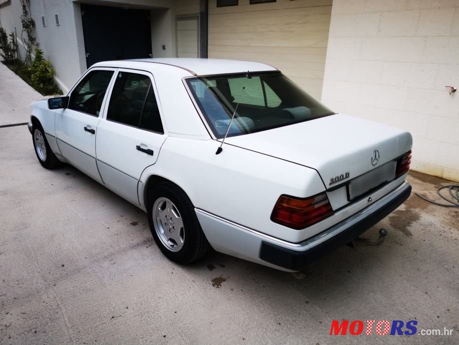 1992' Mercedes-Benz 124 300 D photo #6