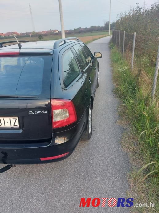 2010' Skoda Octavia Combi photo #4
