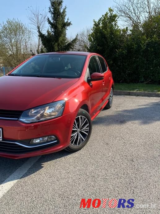 2016' Volkswagen Polo photo #2