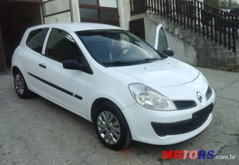 2007' Renault Clio photo #1