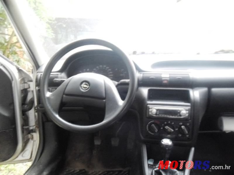 2002' Opel Astra Classic photo #2