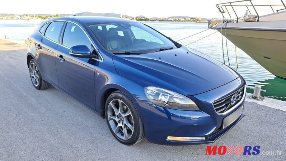 2015' Volvo V40 D2 photo #2