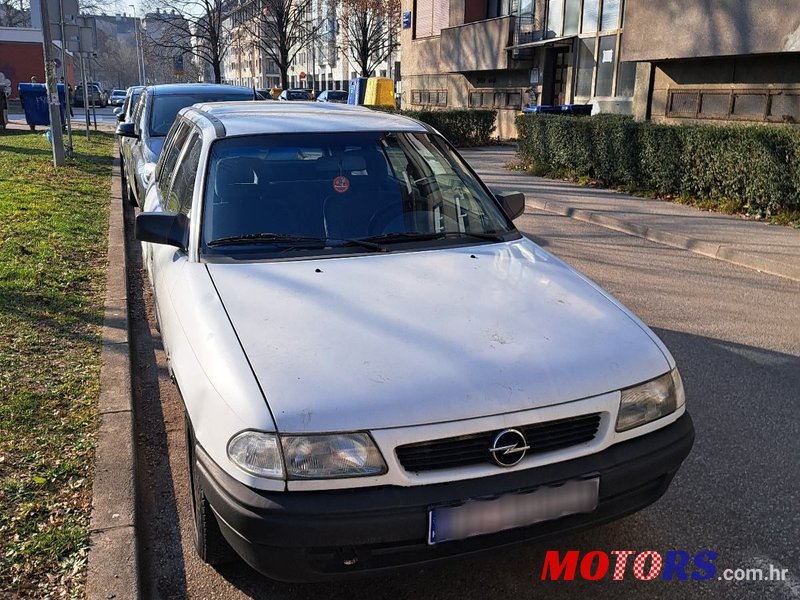 1996' Opel Astra Gl Caravan photo #1