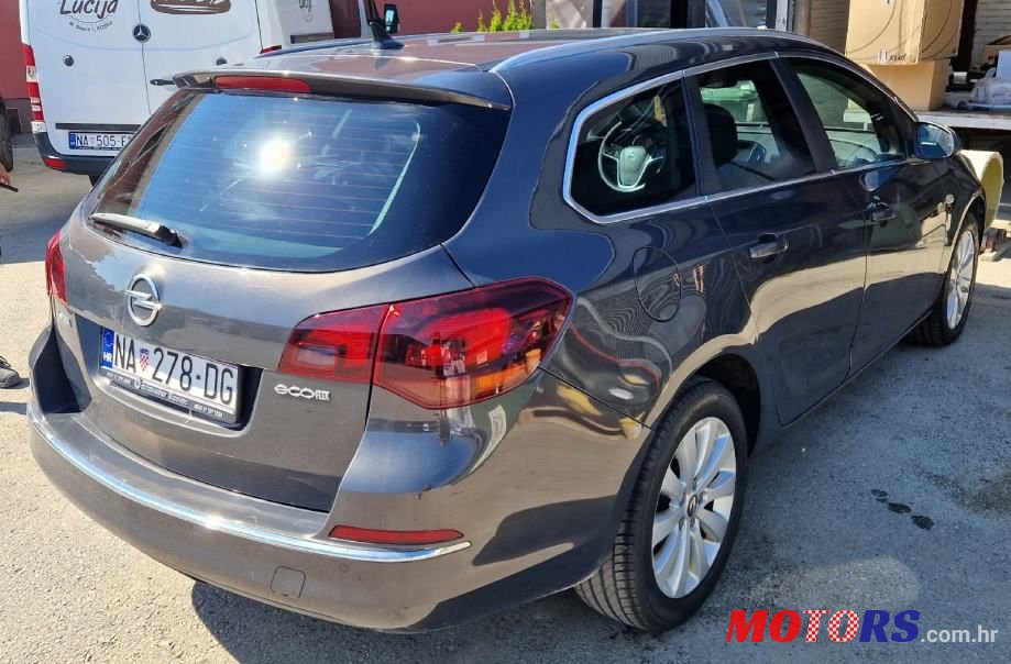 2015' Opel Astra Karavan photo #4