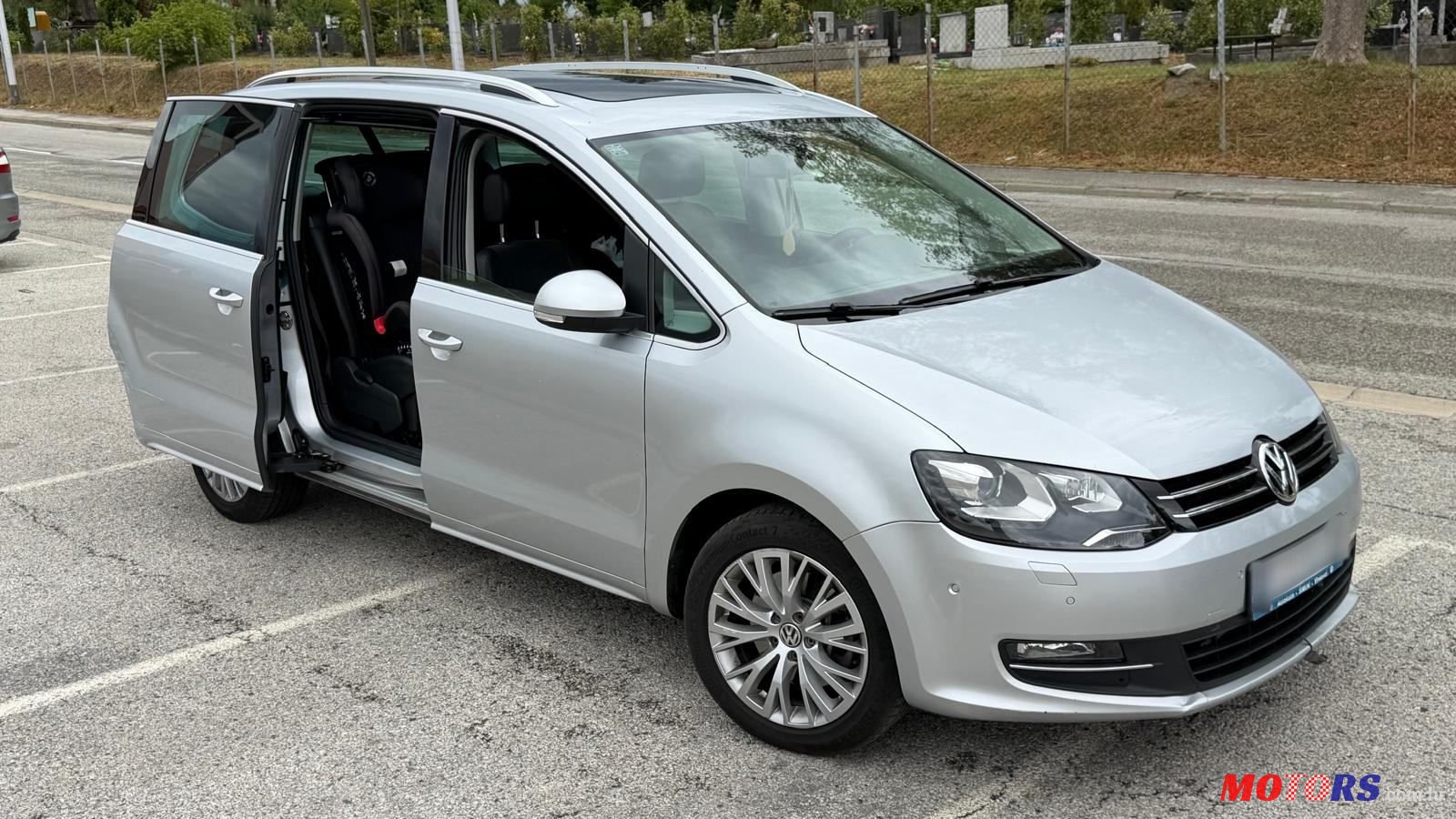 2013' Volkswagen Sharan 2,0 Tdi Bmt photo #1