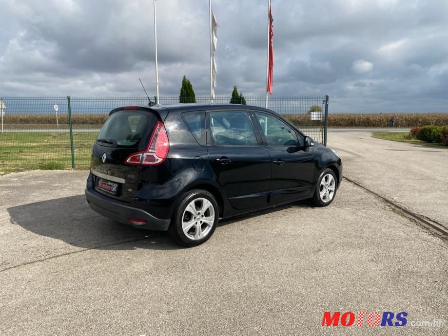 2011' Renault Scenic photo #4