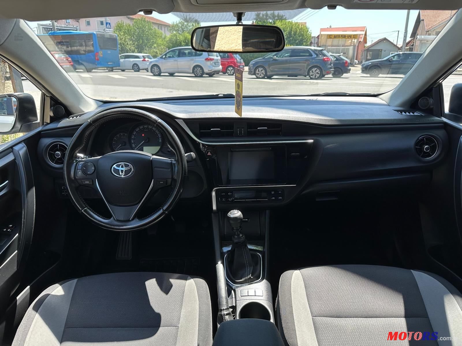 2016' Toyota Auris Karavan photo #6