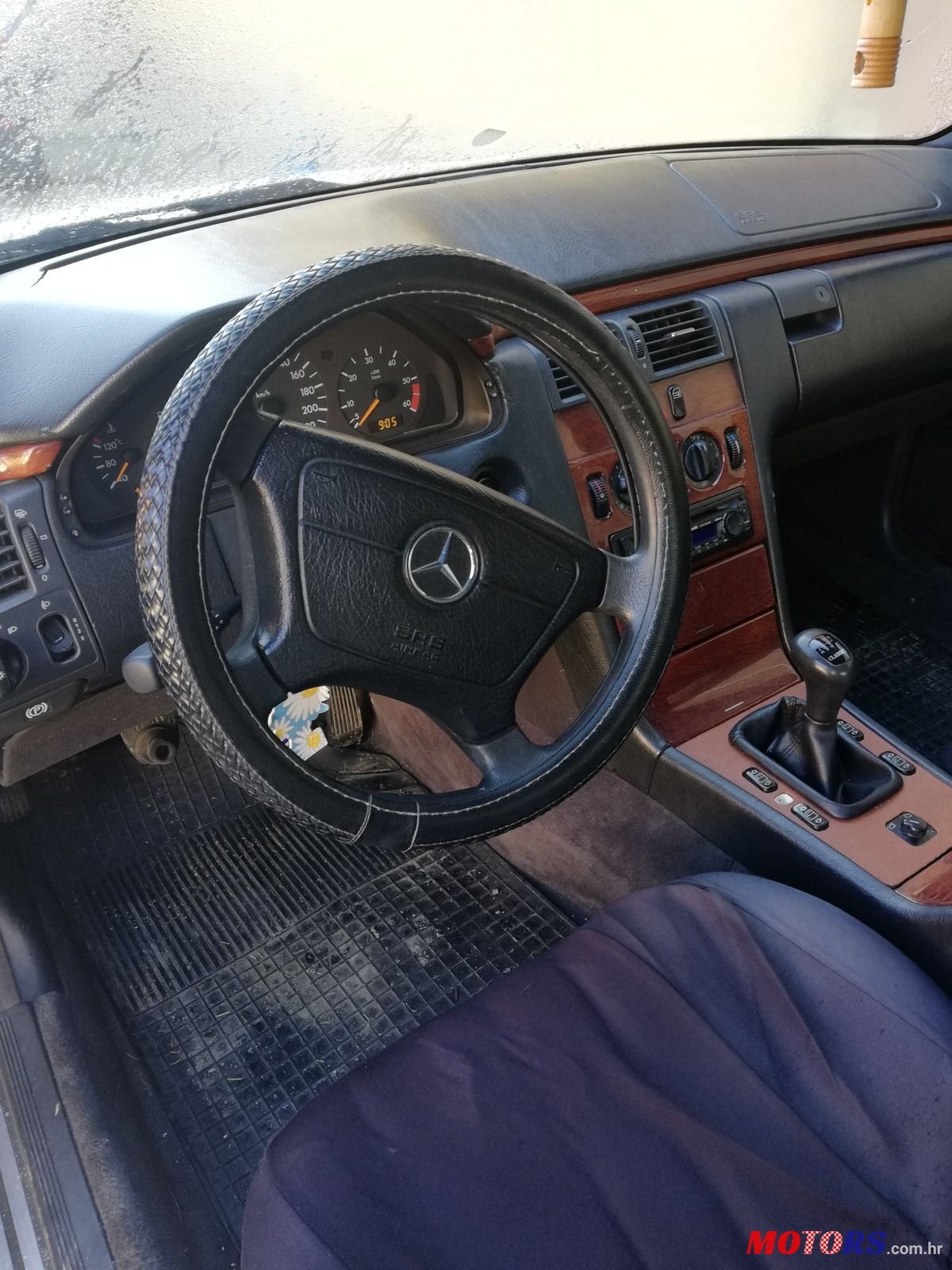 1996' Mercedes-Benz 220 photo #2