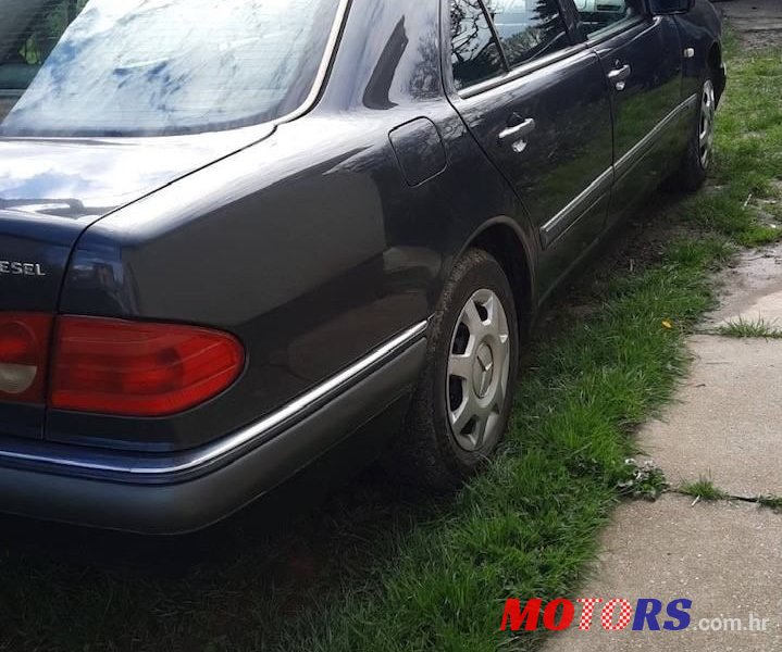 1996' Mercedes-Benz E-Klasa 220 D photo #1