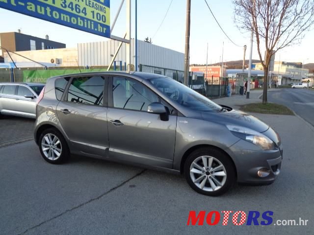 2011' Renault Scenic 1.6 Dci photo #2