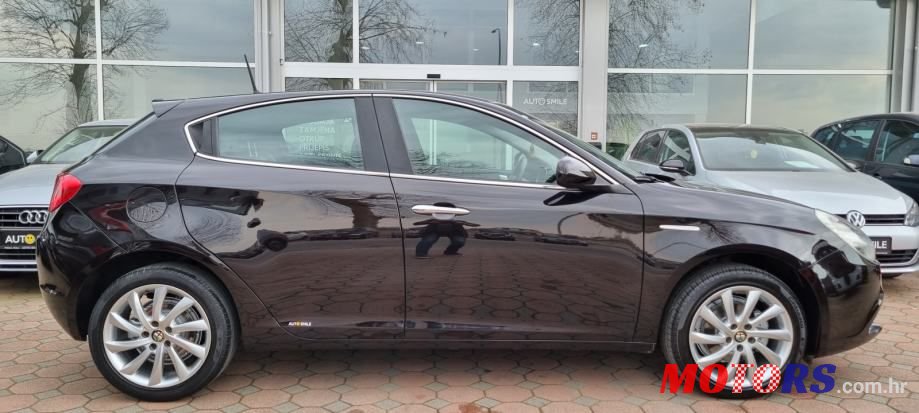 2014' Alfa Romeo Giulietta photo #6