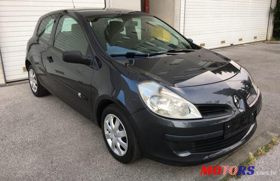 2005' Renault Clio 1,5 Dci photo #1