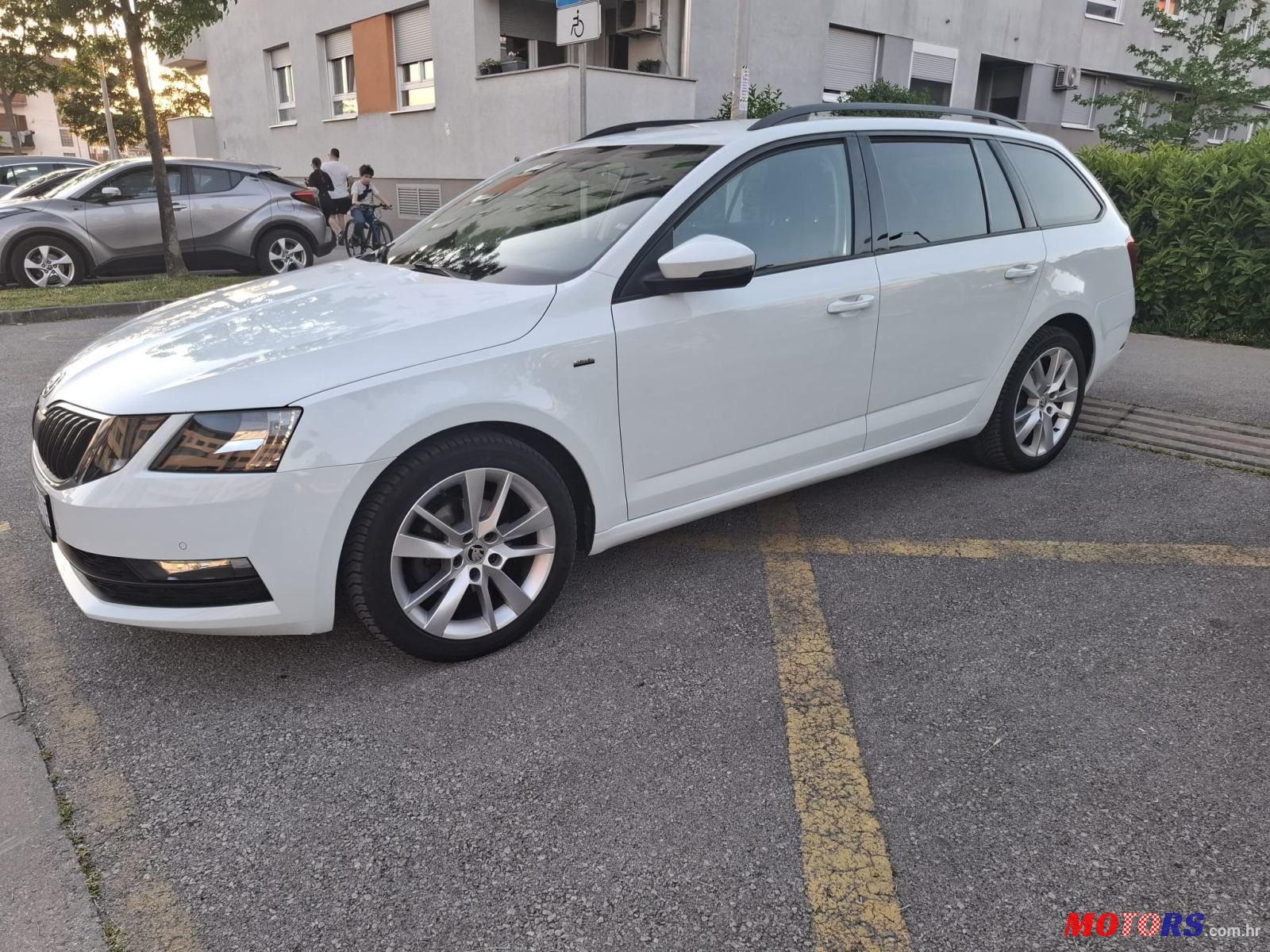 2018' Skoda Octavia Combi photo #2