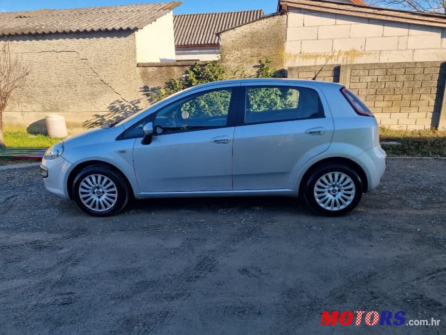 2010' Fiat Punto Evo photo #3