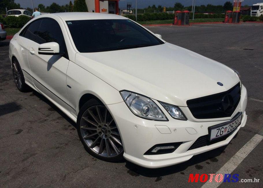2011' Mercedes-Benz E-Klasa Coupe photo #1