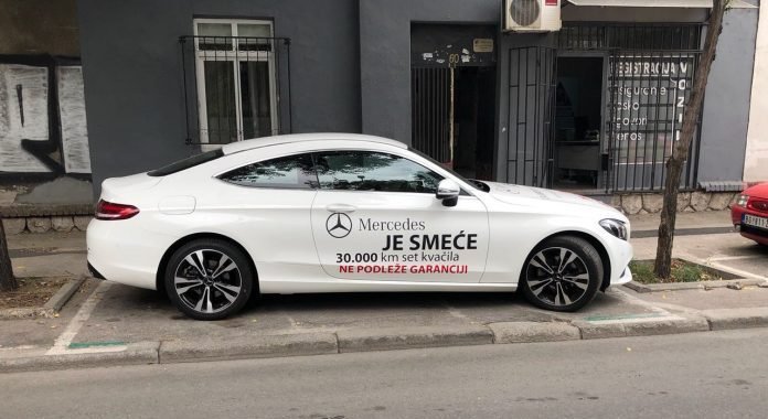 Hit na društvenim mrežama - Beograđanin vozi C-klasu s naljepnicama 'Mercedes je smeće'