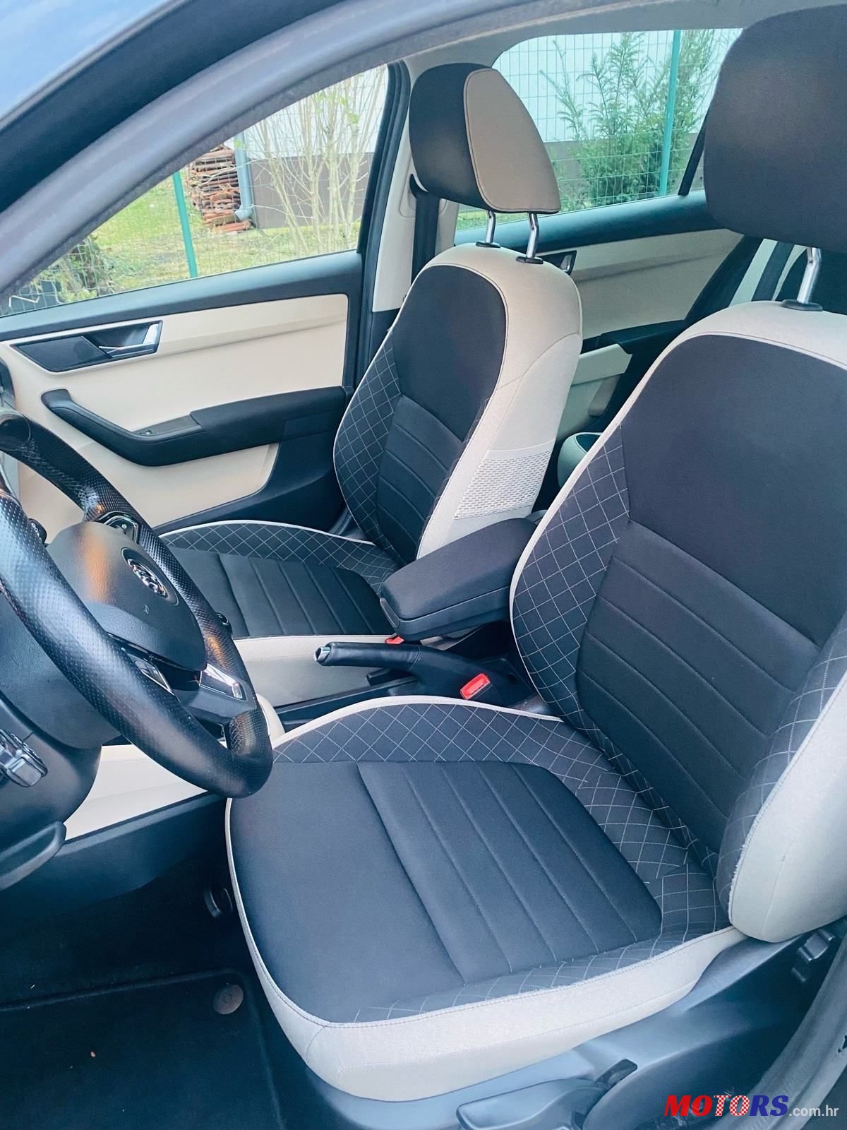 2015' Skoda Fabia Combi photo #6