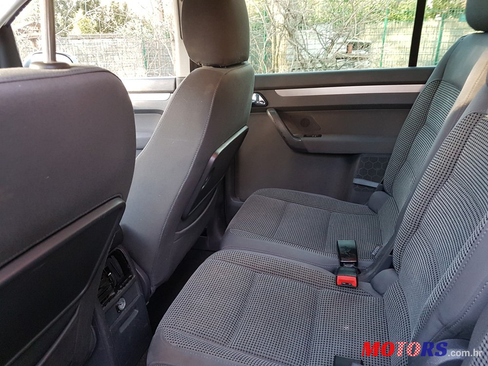 2006' Volkswagen Touran 2.0 TDI German license photo #3