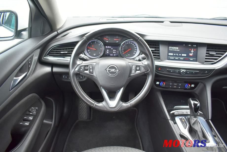 2018' Opel Insignia photo #4