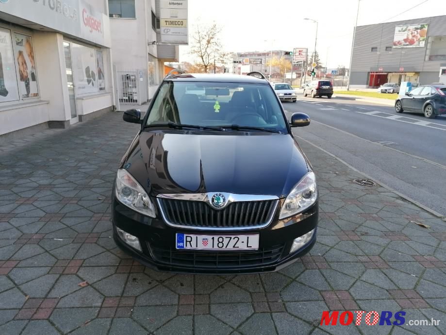 2011' Skoda Fabia Combi photo #2