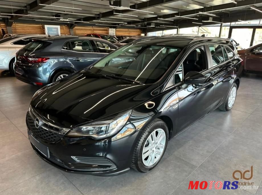 2017' Opel Astra Karavan photo #1