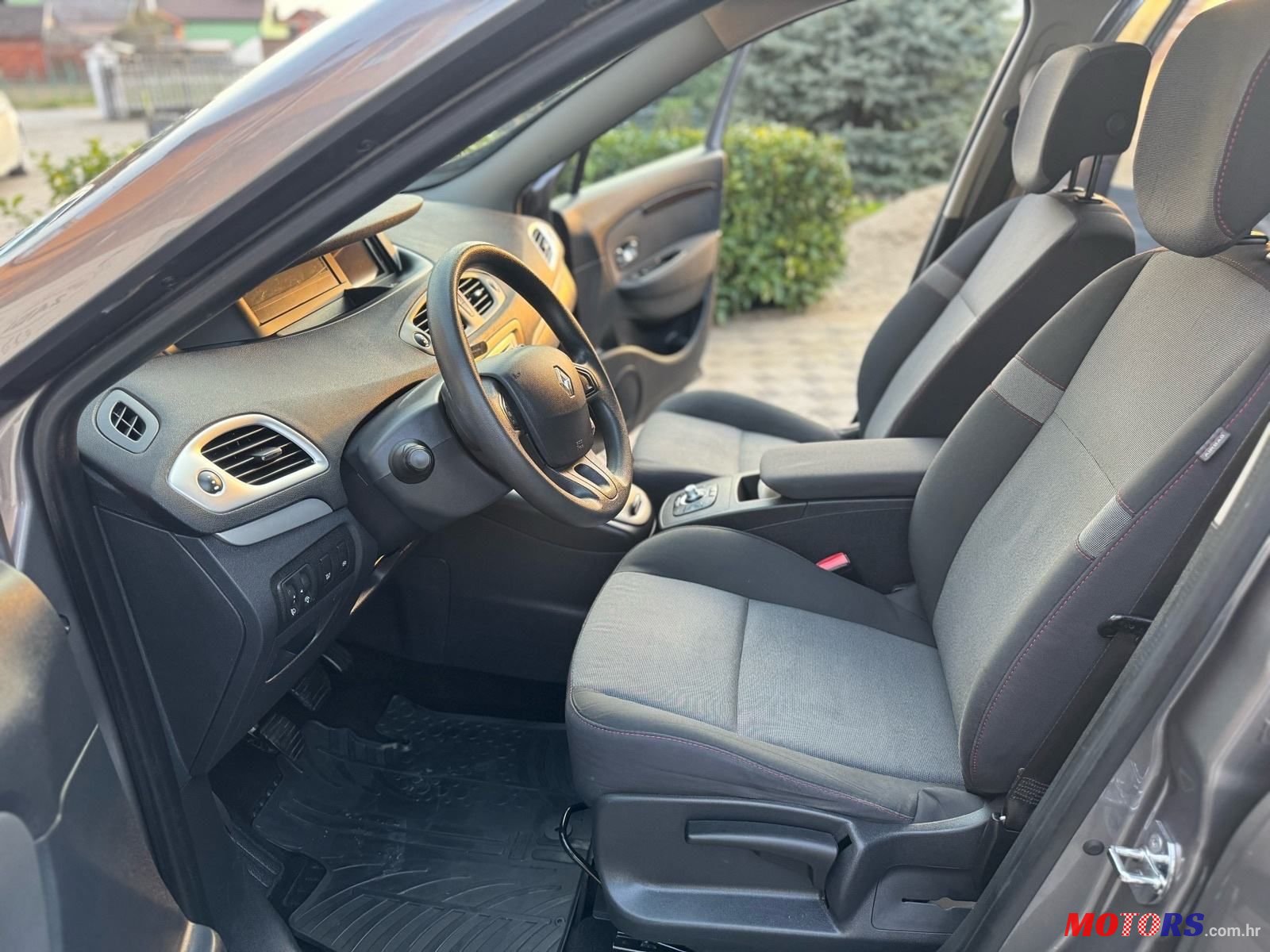 2017' Renault Grand Scenic 1.2 Tce photo #3