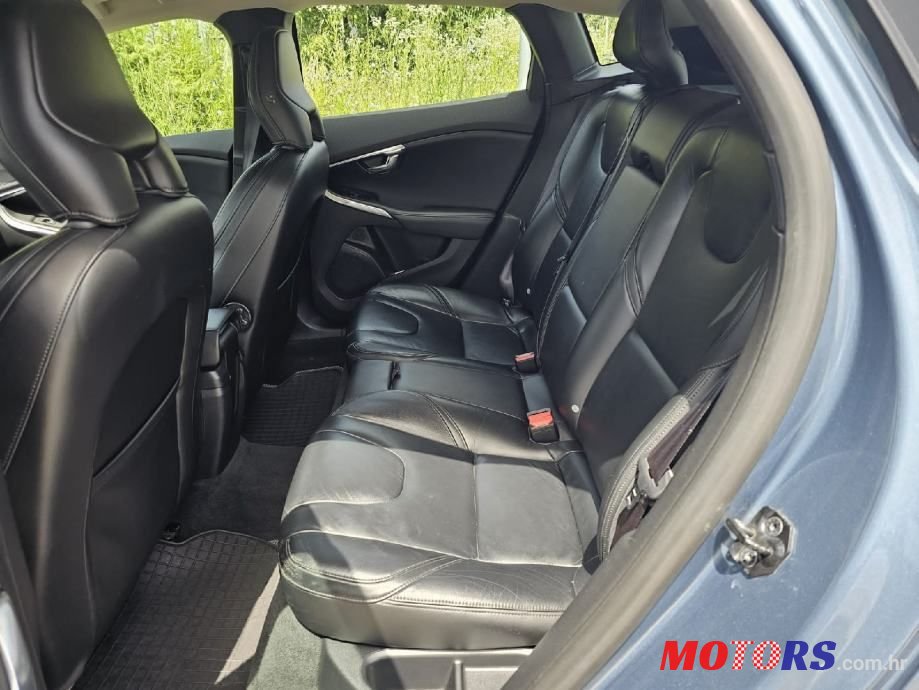 2013' Volvo V40 D2 photo #6