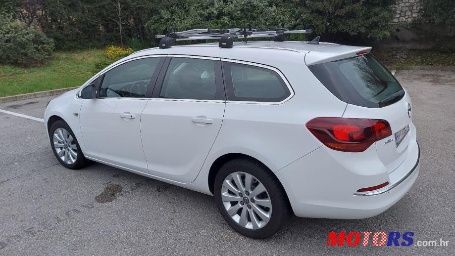 2015' Opel Astra Karavan photo #4