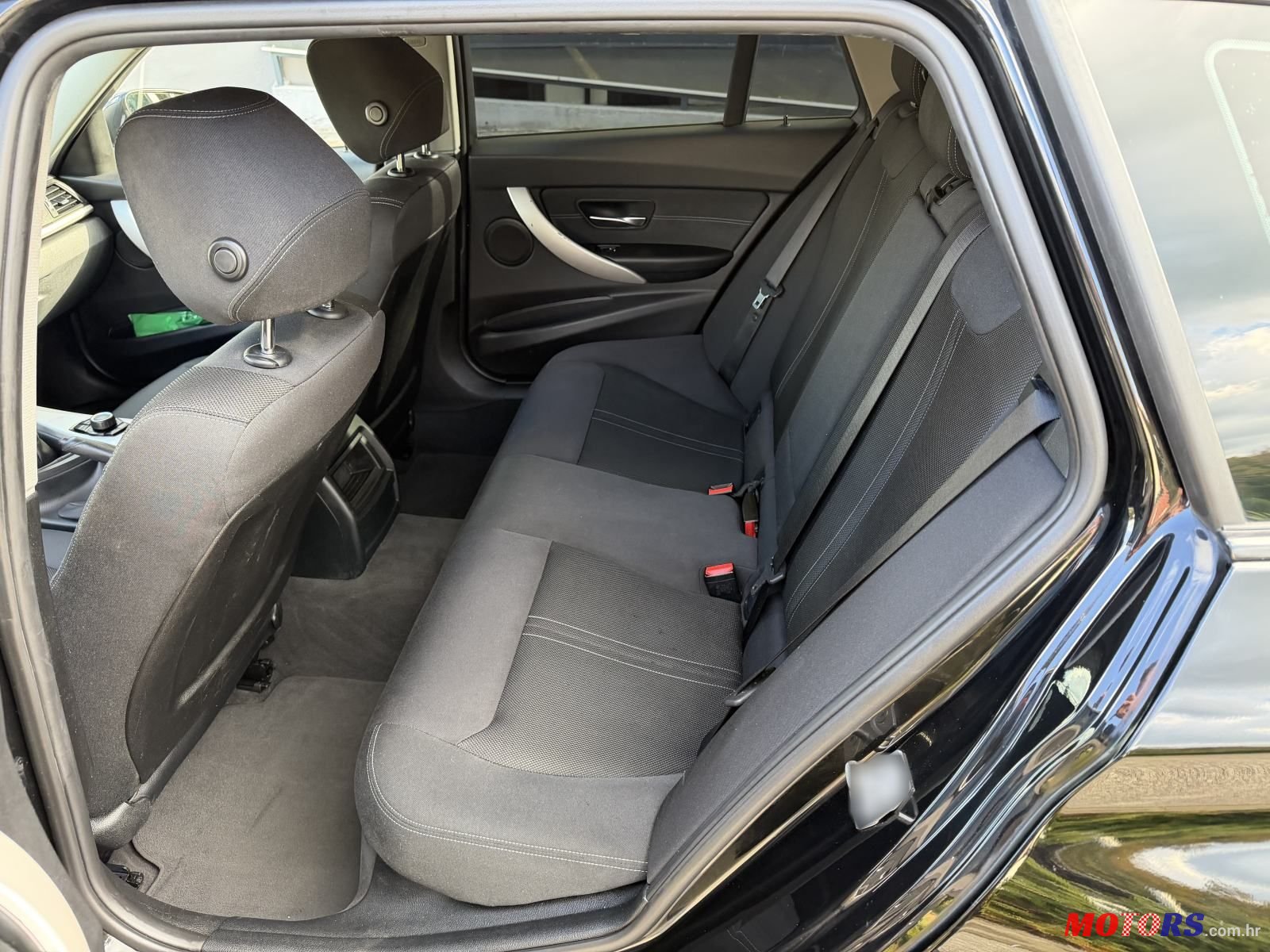 2017' BMW Serija 3 316D Touring photo #6