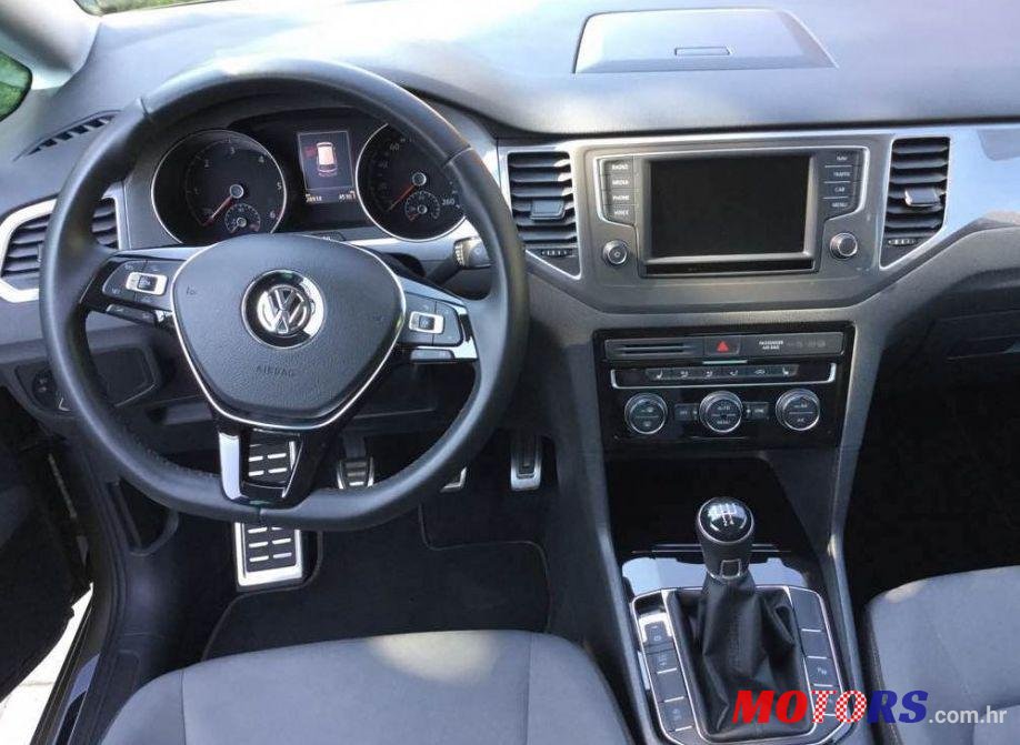 2016' Volkswagen Golf Sportsvan photo #1