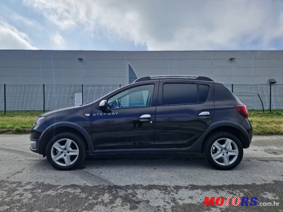 2013' Dacia Sandero photo #3