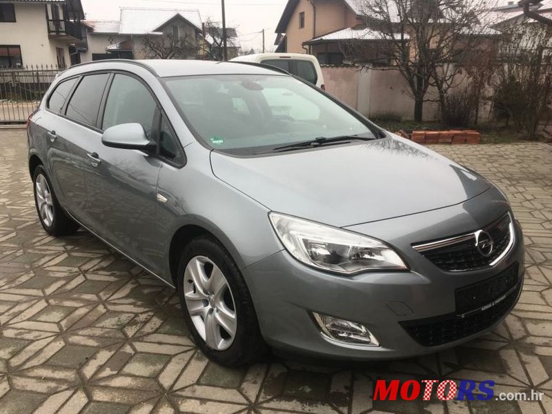 2011' Opel Astra Karavan 1.7 Cdti photo #1