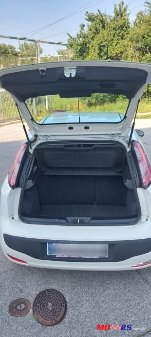2011' Fiat Punto Evo photo #5