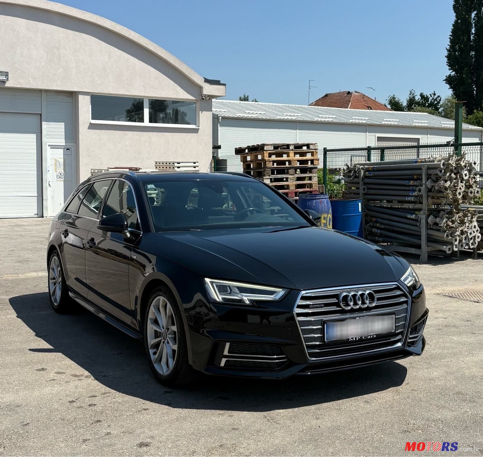 2017' Audi A4 Avant photo #1