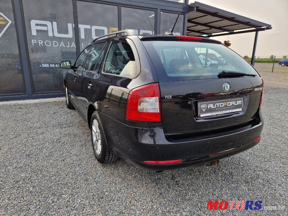2011' Skoda Octavia Combi photo #6