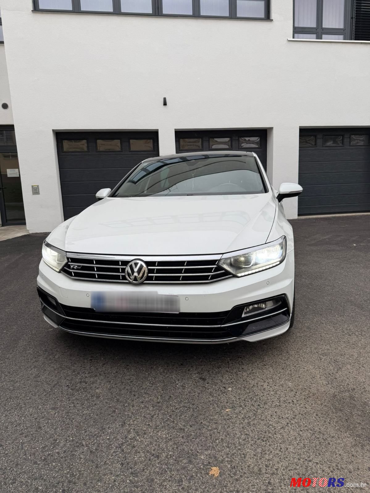 2017' Volkswagen Passat photo #2