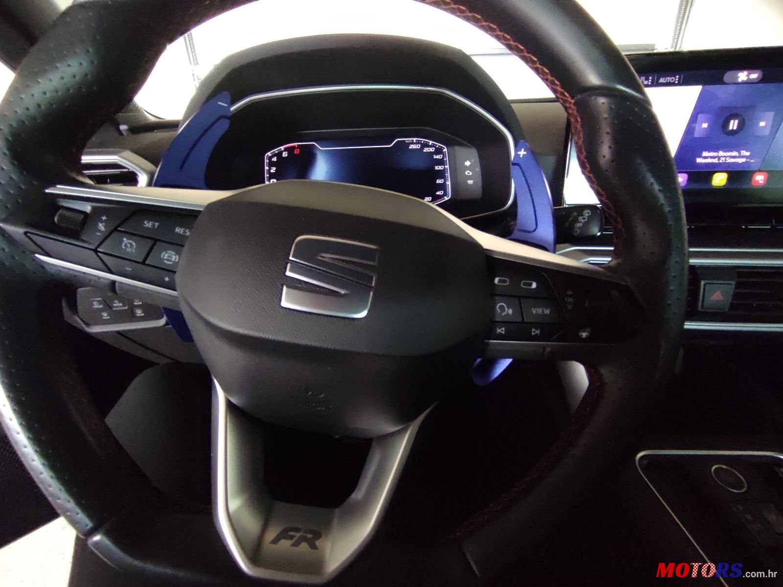 2020' SEAT Leon Hybrid photo #6