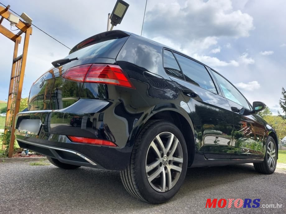 2019' Volkswagen Golf VII 1,0 Tsi photo #1
